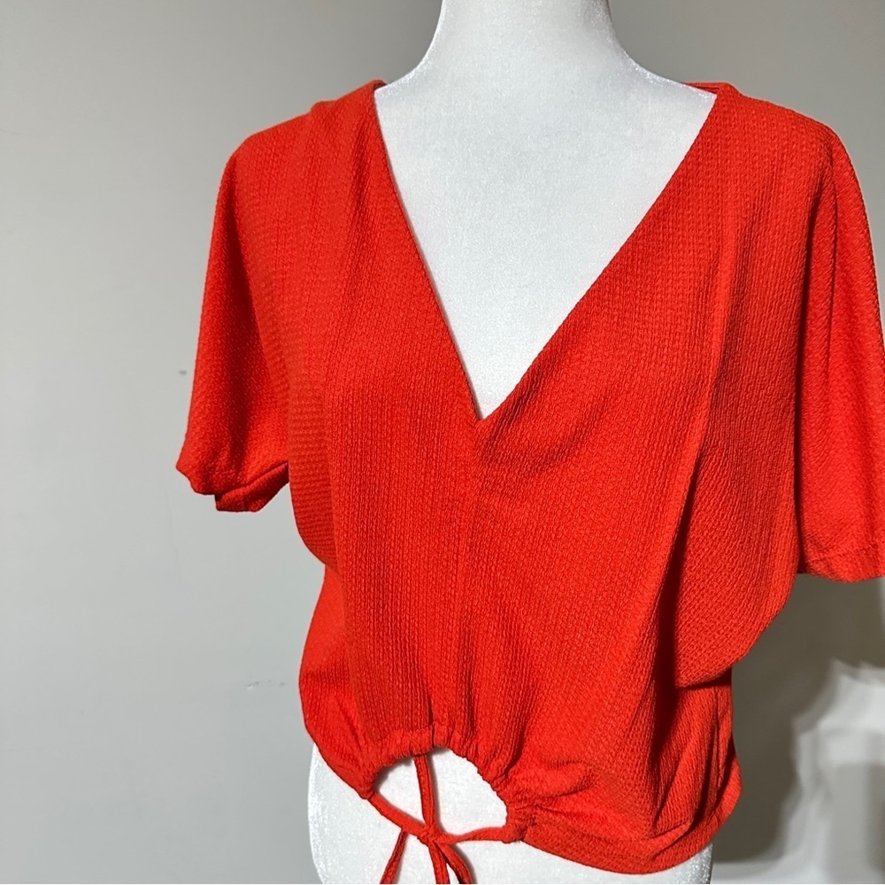 👉 ZARA Red Textured V-Neck Drawstring Blouse – Size M